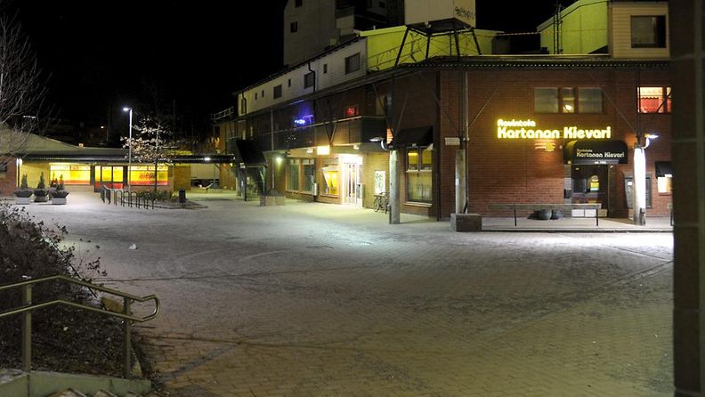 Helsingissä Malminkartanonaukiolla ammuttiin yöllä useita laukauksia 14.12.2013.  Viisi ihmistä sai ampumahaavoja.