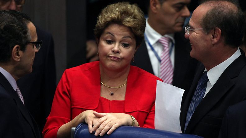 Brasiliassa minimipalkkoja nostetaan lähes 7 prosenttia, kertoo presidentti Dilma Rousseff.
