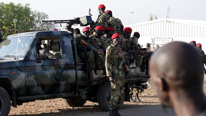 Eteläsudanilaisia sotilaita partioi Jubassa 20. joulukuuta 2013.