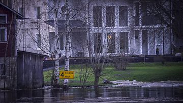 Pohjanmaan tulvat kiihtyvät sateiden vuoksi loppuviikosta. Perhonjoki tulvi Kokkolassa tapaninpäivänä 26. joulukuuta 2013.