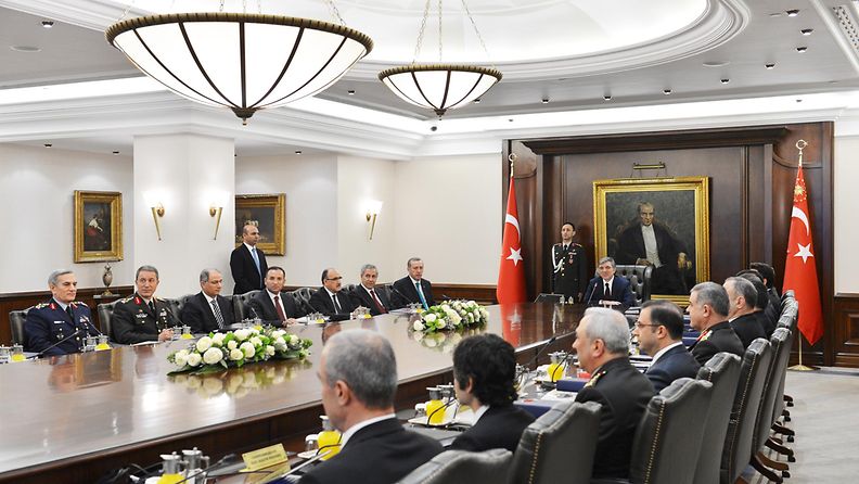Turkin presidentti, pääministeri ja uudet kabinetin jäsenet kokouksessa 26. joulukuuta 2013.