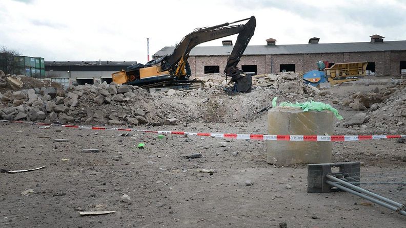 Kaivinkone osui sodanaikaiseen pommiin Euskirchenissä Saksassa 3. tammikuuta 2014.