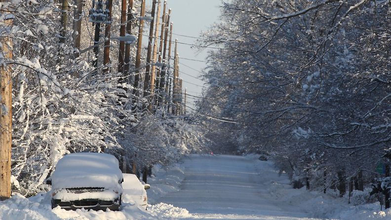Indianapoliksessa tuprutti lyhyessä ajassa lähes 30 senttiä lunta 6. tammikuuta 2014.