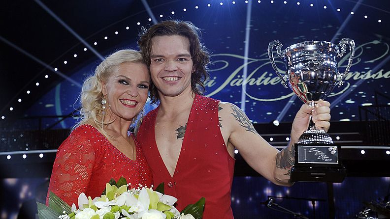 Tanssii Tähtien Kanssa 2013 -voittajat Raakel Lignell ja Jani Rasimus.