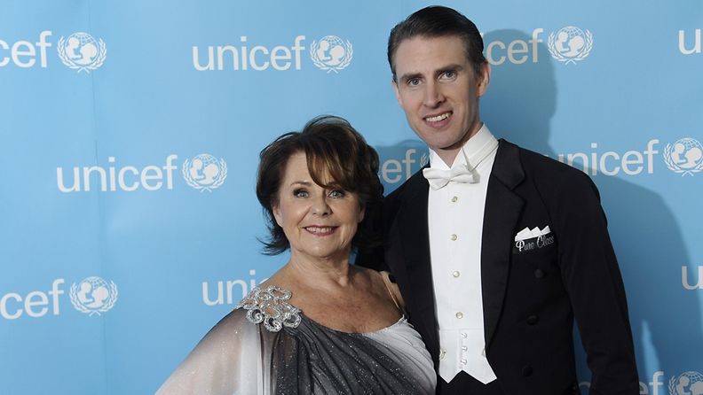  Pirkko Mannola ja Sami Helenius UNICEF Tanssii Tähtien kanssa erikoislähetyksen tiedotustilaisuudessa Helsingissä 11. marraskuuta 2013.
