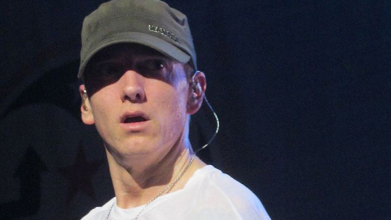 Eminem palkitaan MTV EMA -gaalassa.