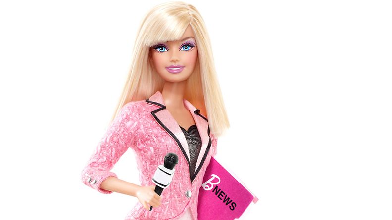 Barbie kokeilee toimittajan ammattia.