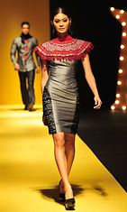 Katutubo collectionin asu, Philippine Fashion Week Holiday 2013