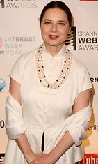 Webby Awardseissa Rossellinilla nähtiin valkoista.