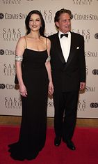 Catherine Zeta-Jones ja aviomies Michael Douglas, 2001