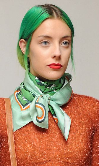 London Fashion Week kevät/kesä 2014 muoti uumoilee, että hiukset muuttuvat kauttaaltaan vihreiksi.