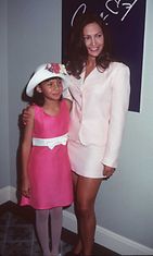 Jennifer Lopez ja Rebecca Lee Meza, 1996