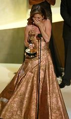 Debra voitti Emmyn. Best Lead Actress in a Comedy, 55th Annual Primetime Emmy Awards, 2003