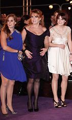 Prinsessa Beatrice, Sarah Ferguson ja prinsessa Eugenie, 2009