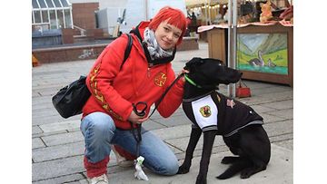Toivo-koira: "Ikuiset ystävät kaupungilla." Kuva: Minna Niemelä