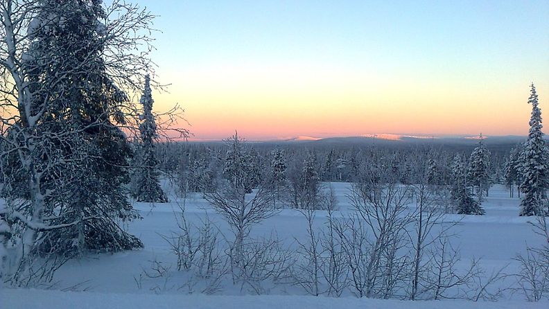 Talvipäivä Ylläksellä, taustalla Pallas, pakkasta 32 astetta. Lukijan kuva: Markku Vuento 14.1.2014