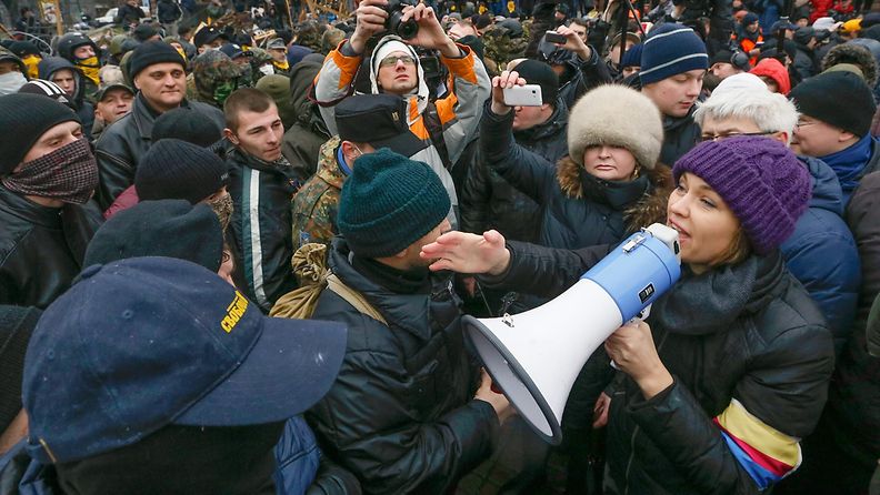 Hallituksen kannattajat ja vastustajat ottivat yhteen Kiovassa Ukrainassa 18.1.2014.