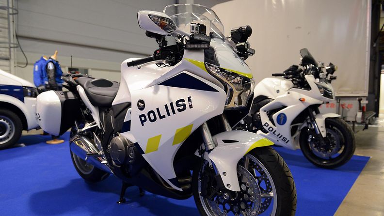 Poliisimoottoripyörän uusi tunnusväritys