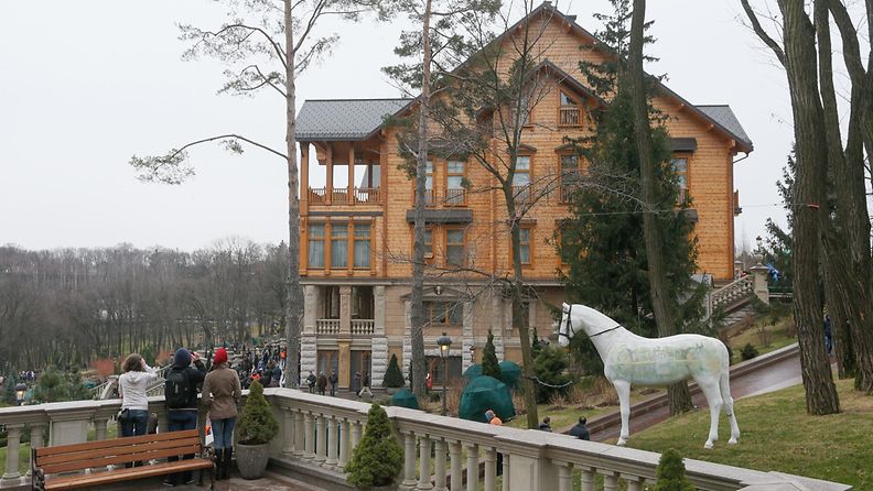 Ukraina presidentti Viktor Janukovitsh huvila villa mökki öky Kiova (6)