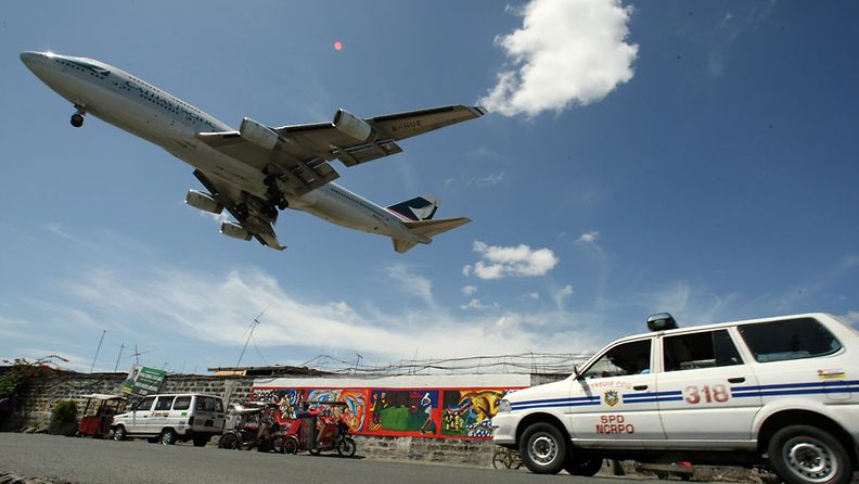 Cathay Pacificin kone Manilassa Filippiineillä huhtikuussa 2012.