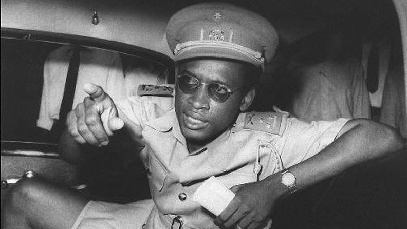 Diktaattori Mobutu Sese Seko hallitsi Kongoa 32 vuotta. Kuva on vuodelta 1960. 