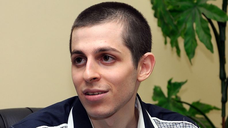 Hamas vapautti israelilaissotilas Gilad Shalitin viiden vuoden vankeuden jälkeen. 