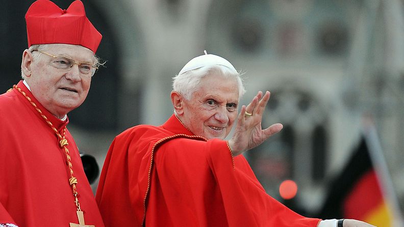 Paavi Benedictus vierailulla Italiassa 7. toukokuuta 2011. (EPA)
