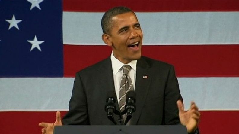 Barack Obama laulaa varainkeruutilaisuudessa New Yorkissa 19.1.2012. AP