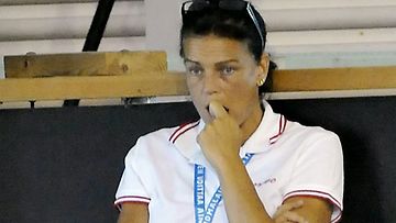 Monacon prinsessa Stephanie seurasi tyttärensä Pauline Ducruet'n uimahyppykilpailua EM-kisoissa Helsingissä 10.7.2010. (LEHTIKUVA)