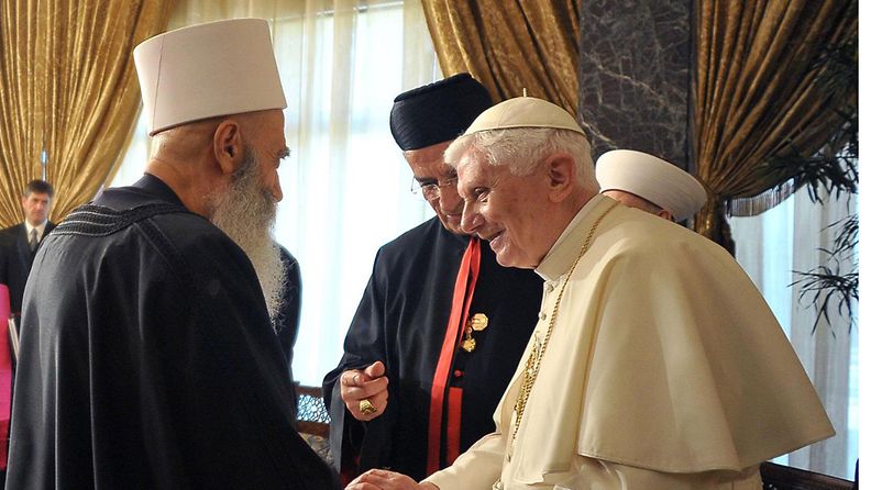 Paavi tapasi muslimiyhteisöjen johtajia Libanonissa.
