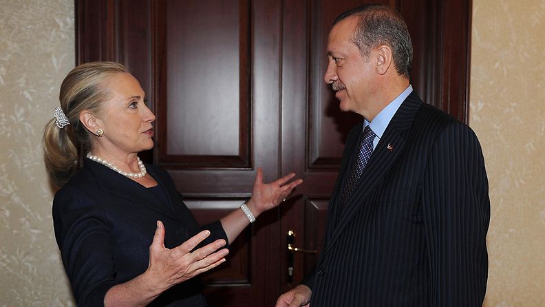 USA:n ulkoministeri Hillary Clinton ja Turkin pääministeri Recep Tayyip Erdogan Istanbulissa 11. elokuuta 2012.