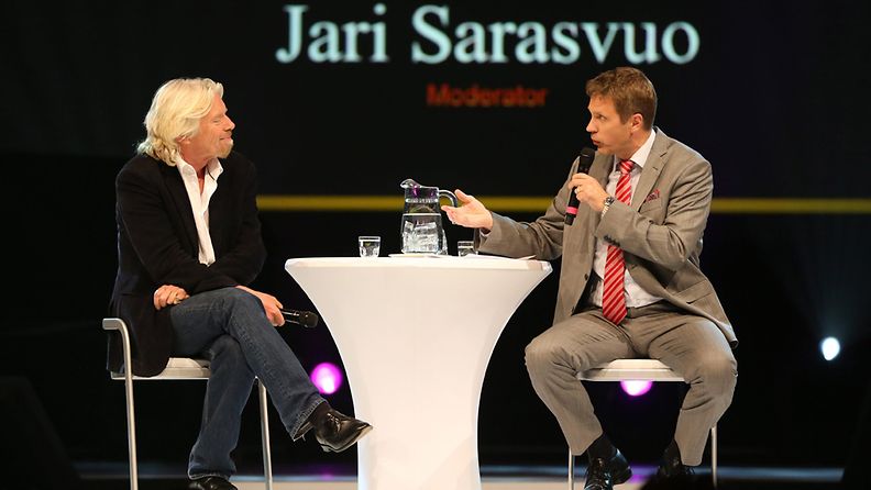 Brittiläinen miljardööri Sir Richard Branson ja Jari Sarasvuo keskustelevat Nordic Business Forum 2012 -seminaarissa Jyväskylässä perjantaina 21. syyskuuta.