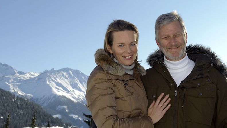 Belgian kruununprinsessa Mathilde ja kruununprinssi Philippe hiihtolomalla Sveitsissä helmikuussa 2012.
