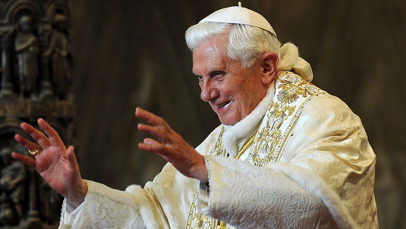 Paavi Benedictus vierailulla Italiassa 8. toukokuuta 2011. (EPA)