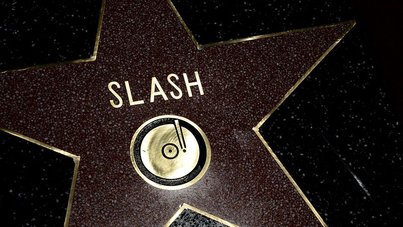 Kitaristi Slash on 2 473:s henkilö, joka sai tähden Hollywoodin Walk of Famelle.