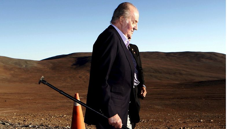 espanjan kuningas Juan Carlos poistui tiedotustilaisuudesta Chilessä kesäkuussa 2012. 