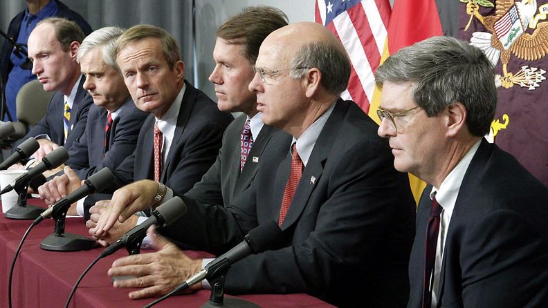 Republikaanien Todd Akin (kolmas vasemmalta) herätti kummastusta raiskauskommenteillaan.