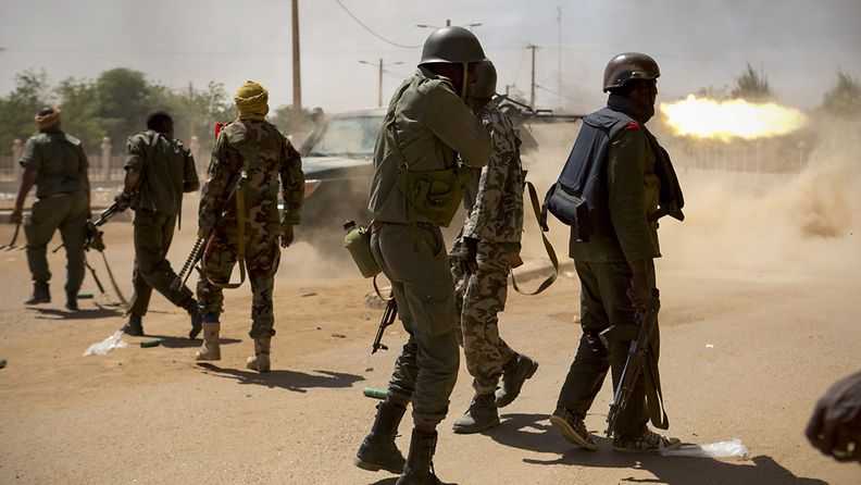 Malin joukot käyvät taisteluita islamistien kanssa. Kuva on toissa päivältä Gaosta. 