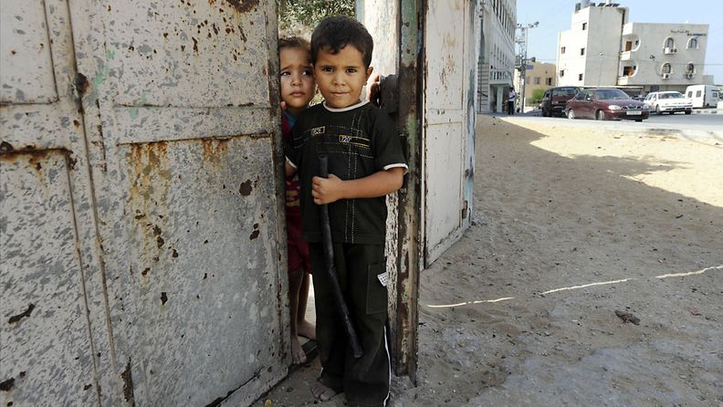 Lapsia Gazan keskustassa 14. lokakuuta 2010 - 60 % väestöstä on alle 16 vuotiaita. 