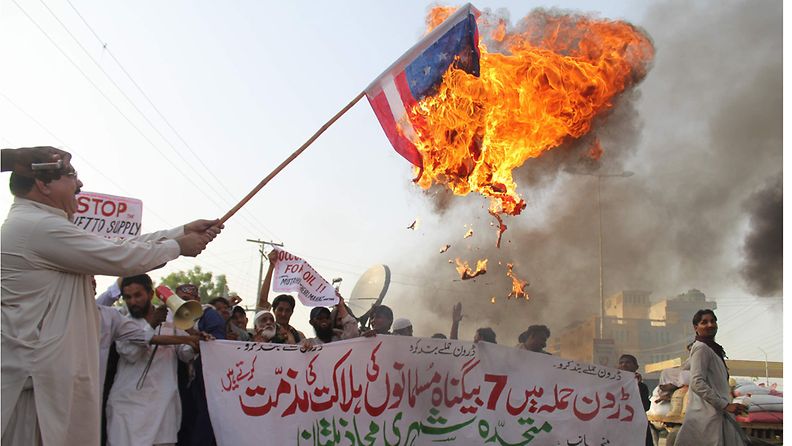 Pakistanilaiset osoittivat mieltään lennokki-iskuja vastaan 8. kesäkuuta.