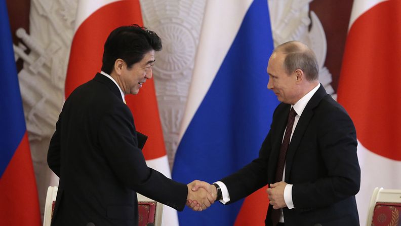 Japanin pääministeri Shinzo Abe vieraili Venäjän presidentti Vladimir Putinin luona 29.4.2013.