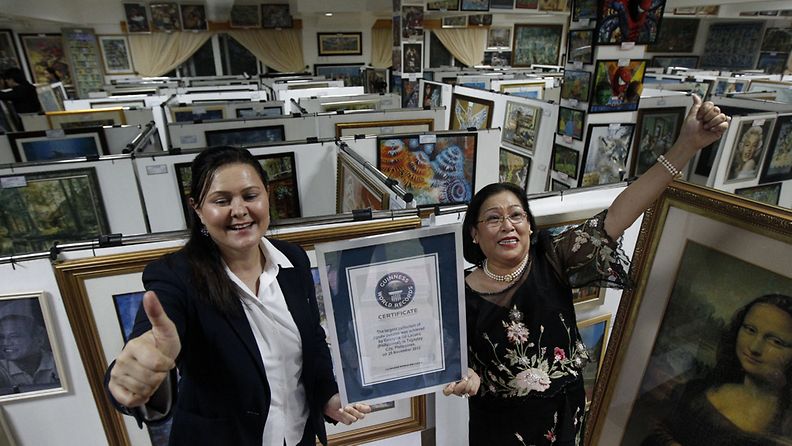 Filippiiniläisnainen Gina Gil Lacuna pääsi Guinnessin ennätysten kirjaan huimalla 1030 palapelin kokoelmallaan.