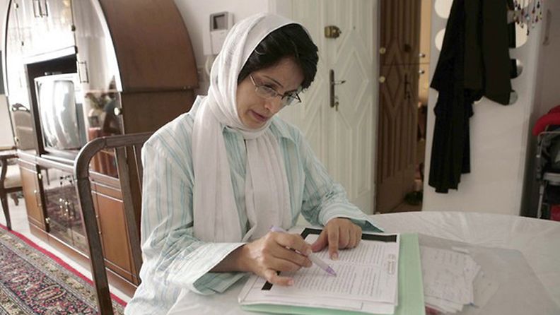 Iranilainen asianajaja Nasrin Sotoudeh istuu 11 vuoden vankilatuomiota valtion turvallisuuden vastaisesta toiminnasta.