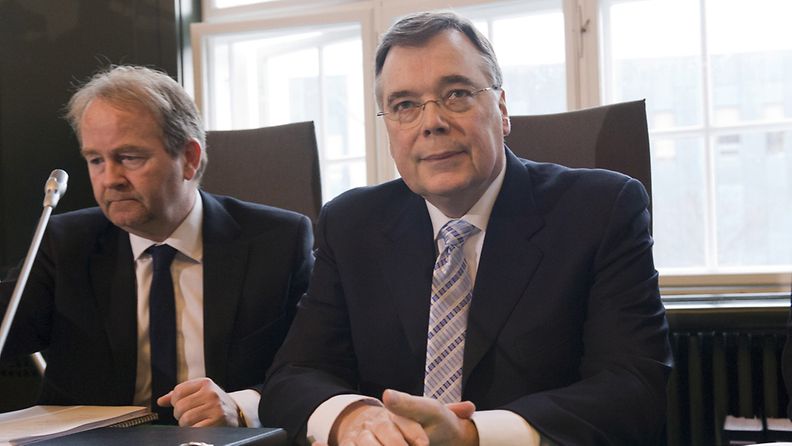 Islannin ex-pääministeri Geir Haarde (oik.) maaliskuussa oikeudessa syytettynä osallisuudesta maan ajautumisesta pankkikriisiin 2008.