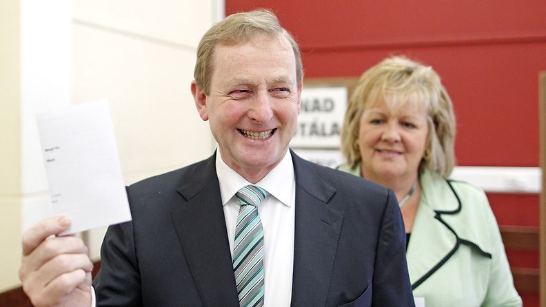 Irlannin pääministeri Enda Kenny äänesti kansanäänestyksessä vaimonsa Fionnualan kanssa 31. toukokuuta. 
