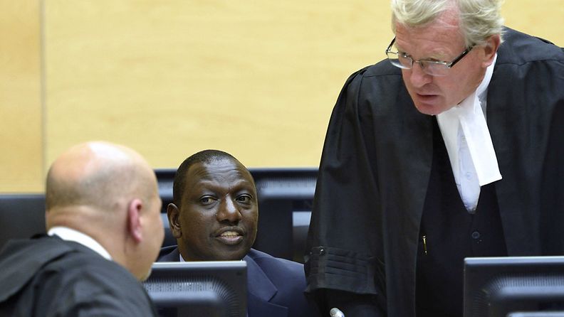 Kenyan deputy President William Ruto (r) talks lawyers at the International Criminal Court in the Hague, the Netherlands 14th May 2013 during a status conference.