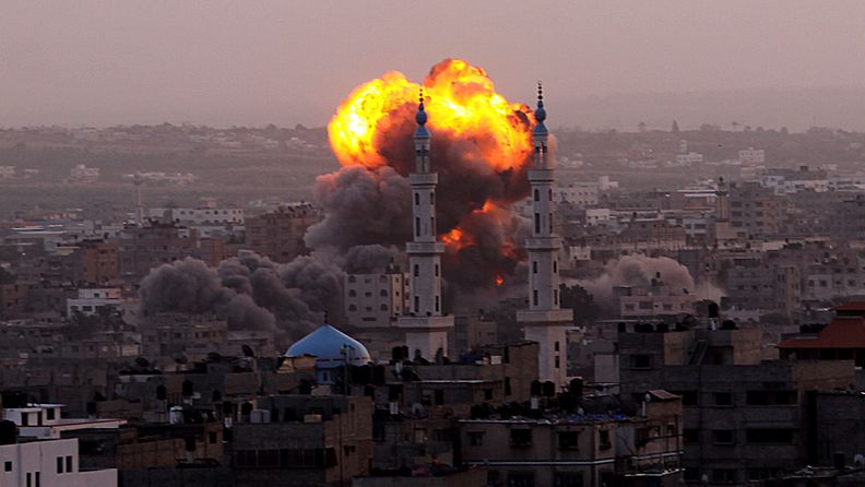 Gazassa nousee savu Israelin ilmaiskun jälkeen 17.11.2012.