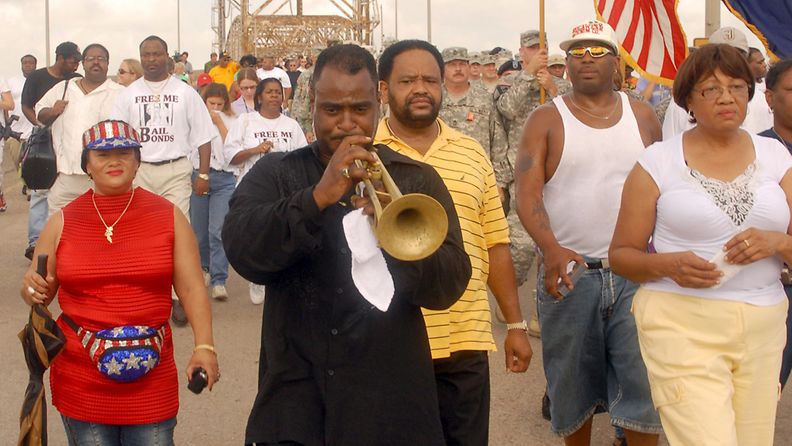 Marlon Jordan johtaa asukkaita hirmumyrsky Katrinan vuosipäivänä vuonna 2006.