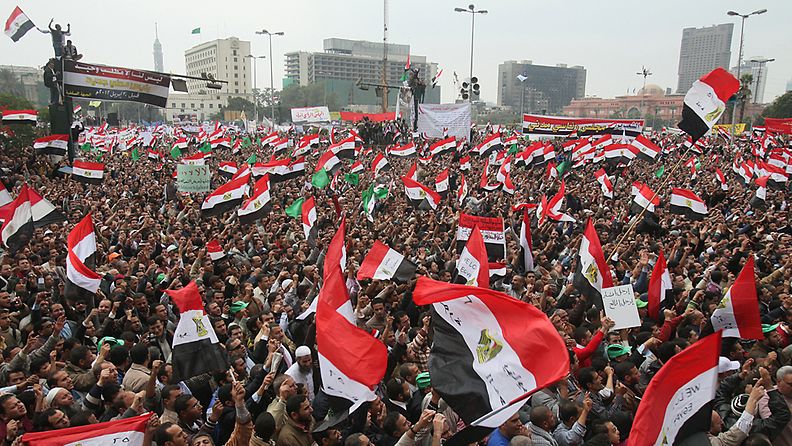 Egyptissä noin 50 000 ihmistä osoitti mieltään Kairon Tahrir-aukiolla 18.11.2011.