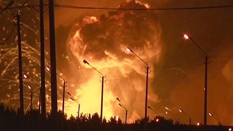 Udmurtiassa Volgan alueella sijaitseva asevarasto syttyi tuleen 2.6.2011.
